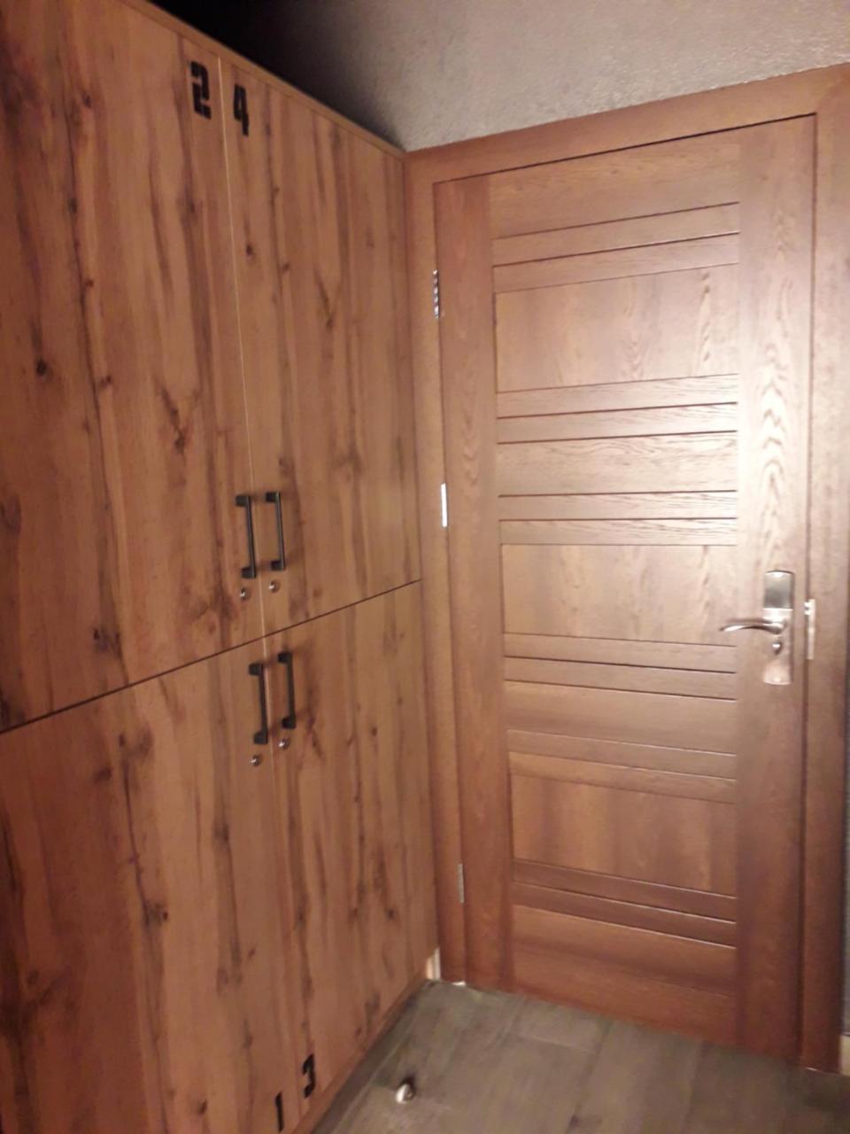 Full House Capsule Hostel Rivne Exteriör bild A door with a deadbolt lock
