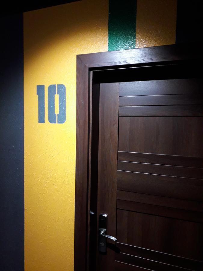 Full House Capsule Hostel Rivne Exteriör bild A room at the hotel