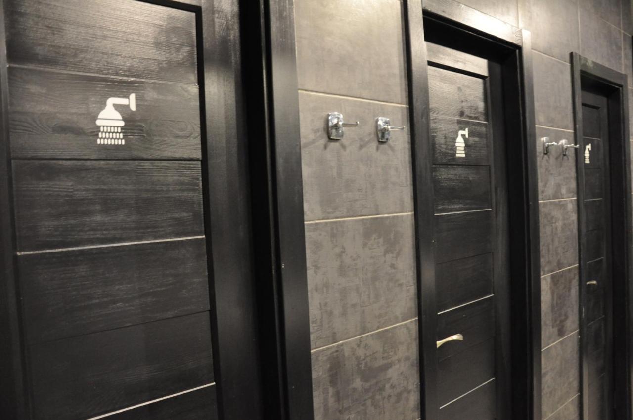 Full House Capsule Hostel Rivne Exteriör bild A shower room in a gym