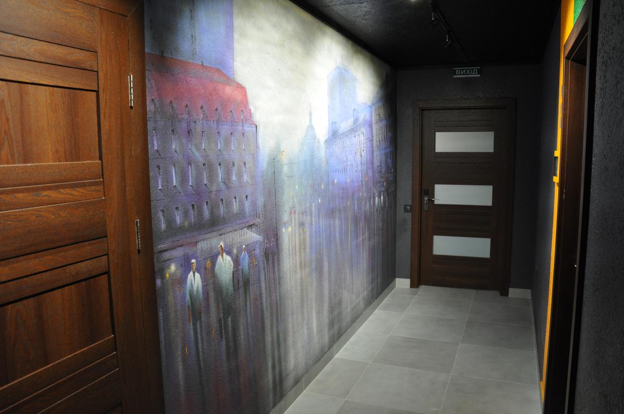 Full House Capsule Hostel Rivne Exteriör bild A wall mural in a hotel