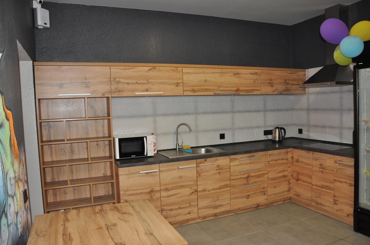 Full House Capsule Hostel Rivne Exteriör bild A kitchen designed in Blender
