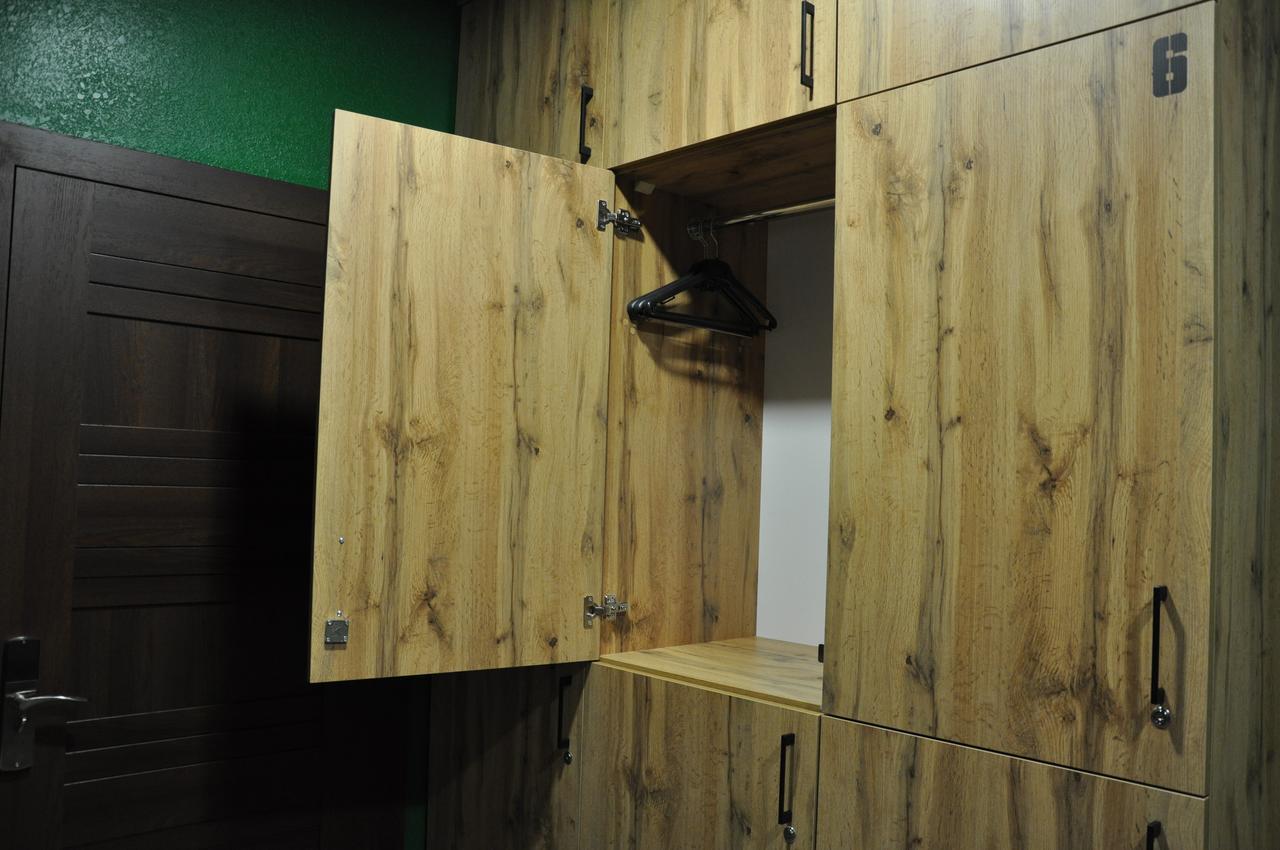 Full House Capsule Hostel Rivne Exteriör bild A wooden locker