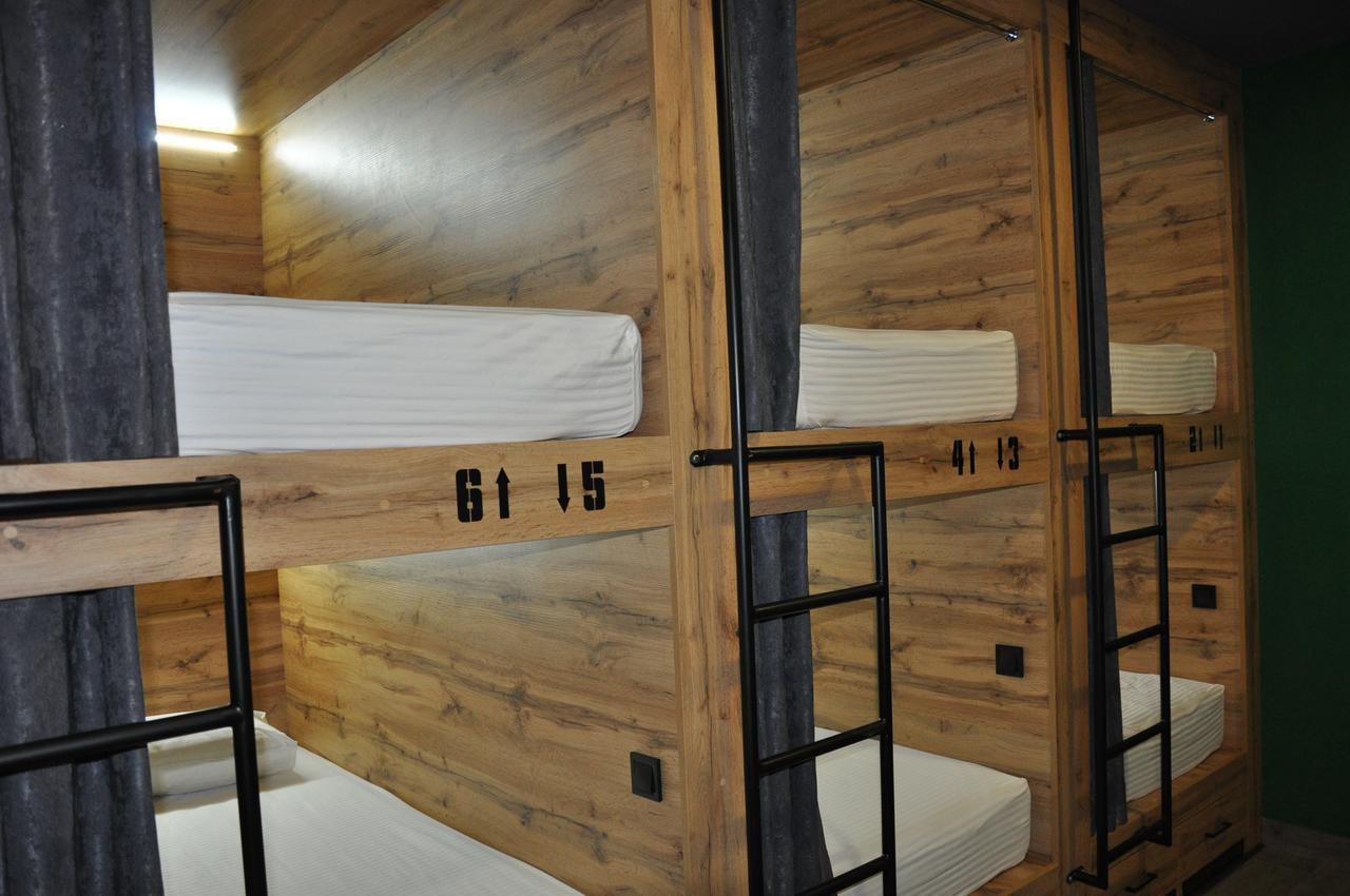 Full House Capsule Hostel Rivne Exteriör bild Bunk beds in a hostel