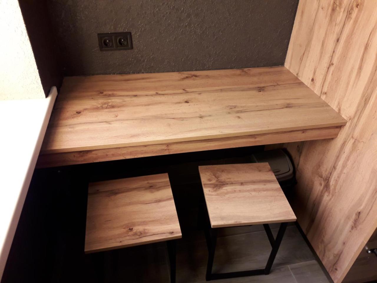 Full House Capsule Hostel Rivne Exteriör bild A table made of wood