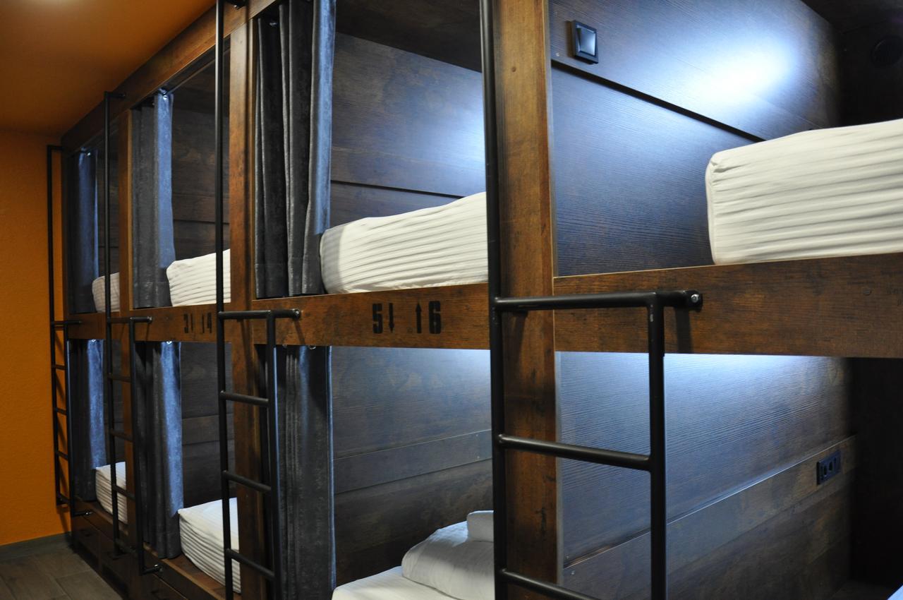 Full House Capsule Hostel Rivne Exteriör bild A capsule hotel in Tokyo