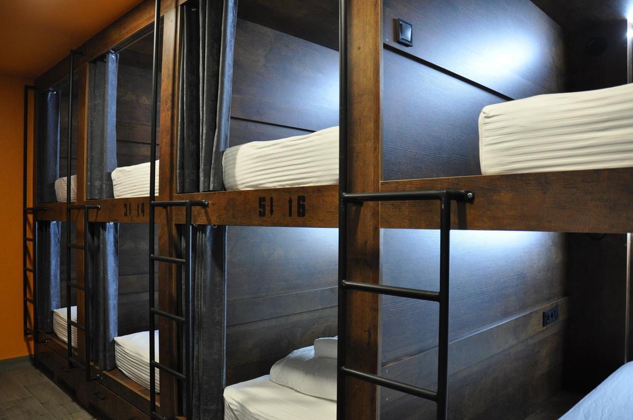 Full House Capsule Hostel Rivne Exteriör bild A capsule hotel in Tokyo