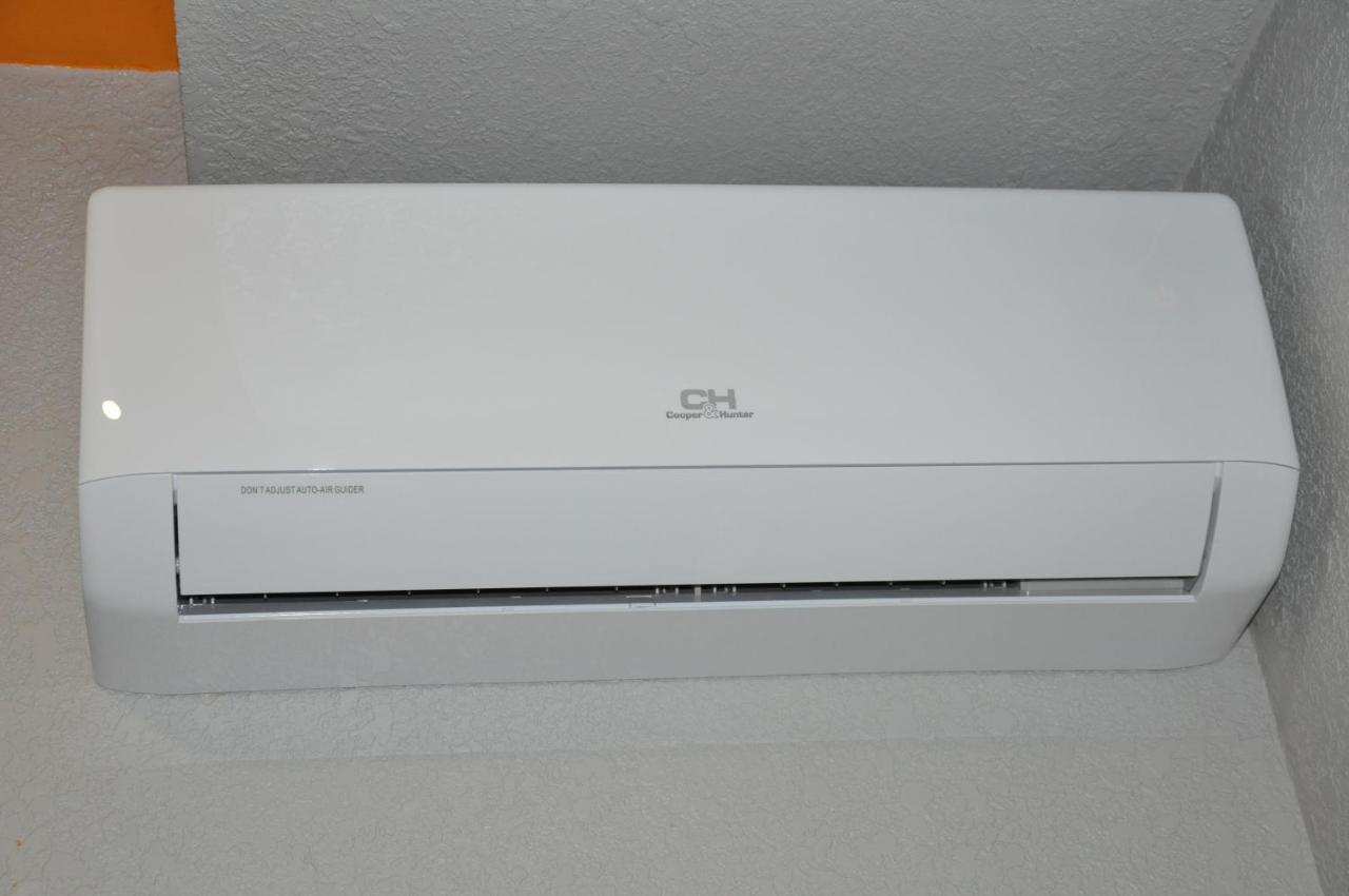 Full House Capsule Hostel Rivne Exteriör bild A wall-mounted air conditioner
