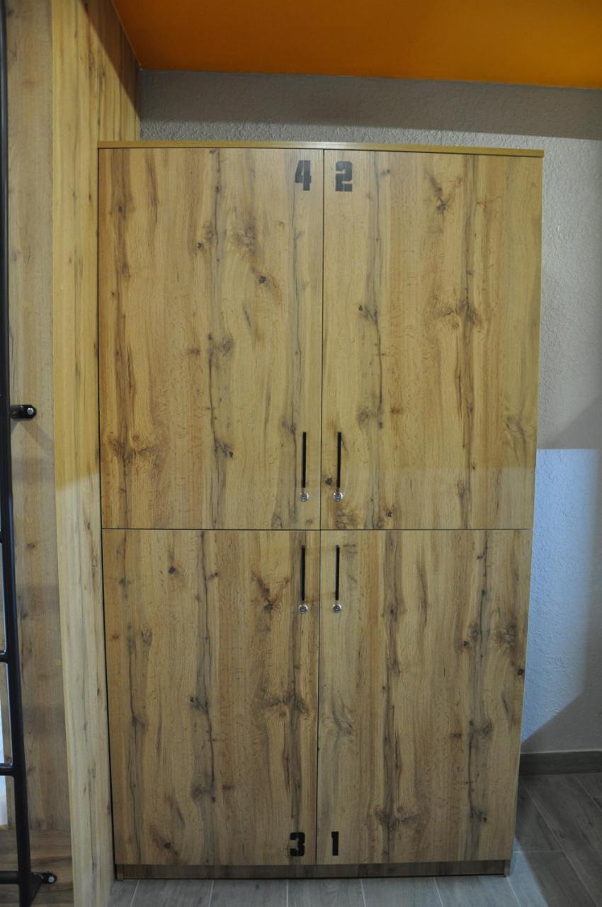 Full House Capsule Hostel Rivne Exteriör bild A wooden armoire