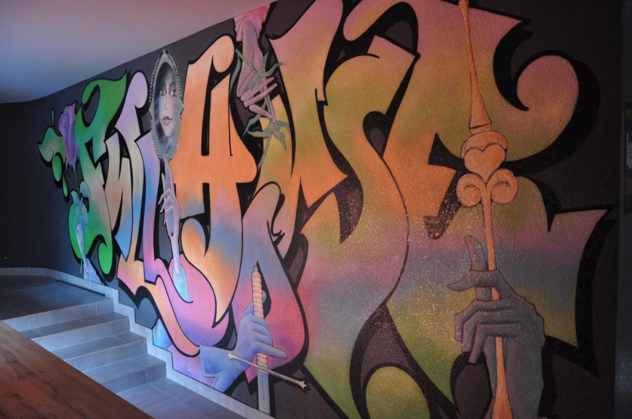 Full House Capsule Hostel Rivne Exteriör bild A mural by the artist